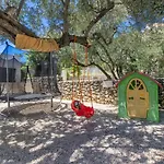 Dalmatian Child With Swimming Pool, Close To The 3* Vinišće