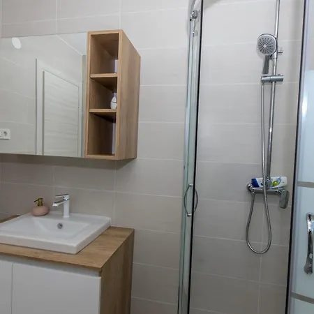 Aparthotel Dalmatian Child With Swimming Pool, Close To The Vinisce