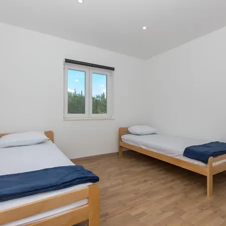 Aparthotel Dalmatian Child With Swimming Pool, Close To The