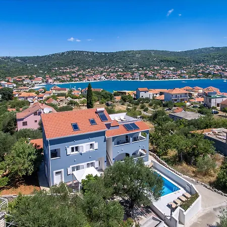 Dalmatian Child With Swimming Pool, Close To The Aparthotel Vinisce