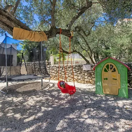 Dalmatian Child With Swimming Pool, Close To The 3* Vinišće