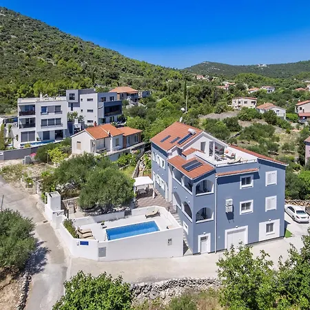Aparthotel Dalmatian Child With Swimming Pool, Close To The *