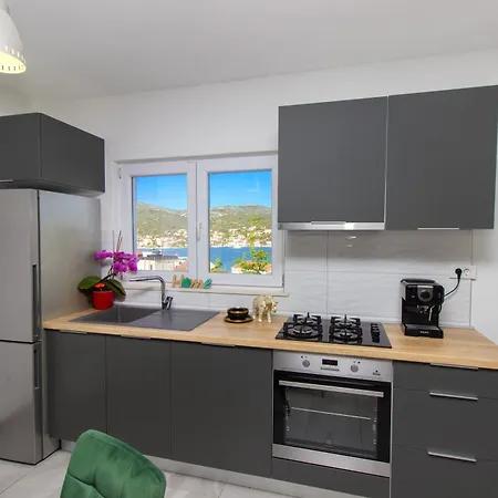 Aparthotel Dalmatian Child With Swimming Pool, Close To The