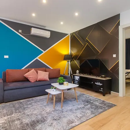 Ξενοδοχείο με διαμερίσματα Dalmatian Child With Swimming Pool, Close To The Vinišće