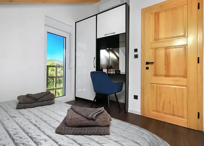 Ξενοδοχείο με διαμερίσματα Dalmatian Child With Swimming Pool, Close To The Vinišće