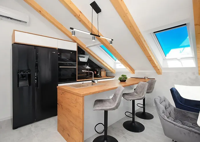 Ξενοδοχείο με διαμερίσματα Dalmatian Child With Swimming Pool, Close To The Vinišće