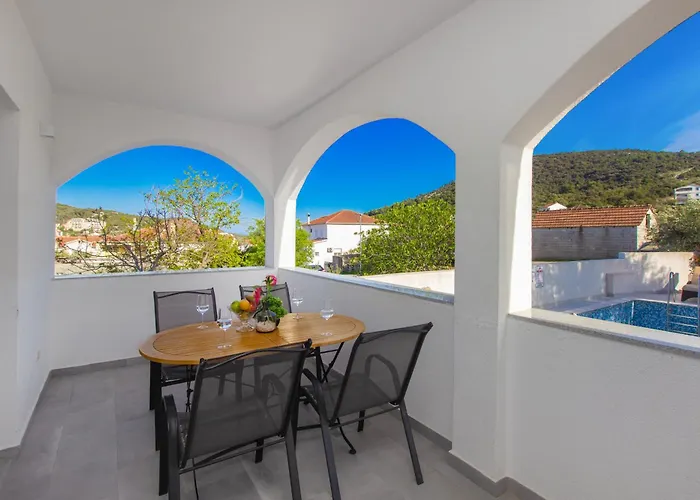 Dalmatian Child With Swimming Pool, Close To The Ξενοδοχείο με διαμερίσματα 3*