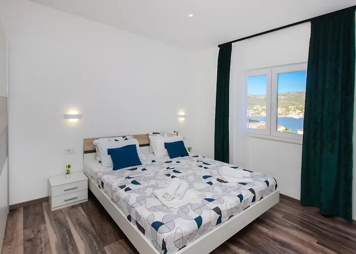 Ξενοδοχείο με διαμερίσματα Dalmatian Child With Swimming Pool, Close To The Vinišće