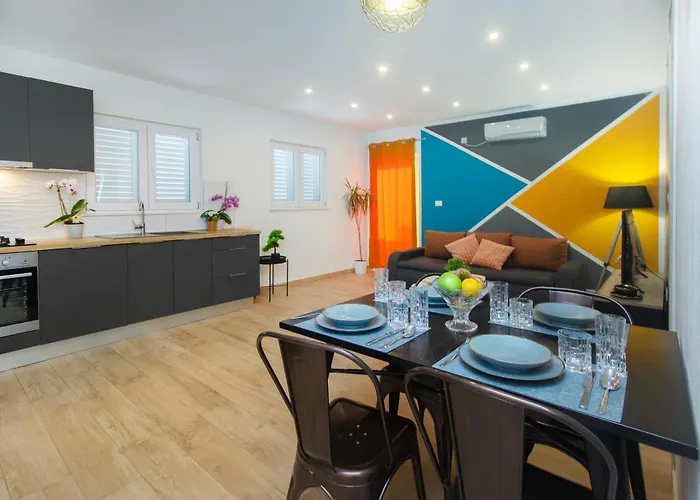 Dalmatian Child With Swimming Pool, Close To The Ξενοδοχείο με διαμερίσματα