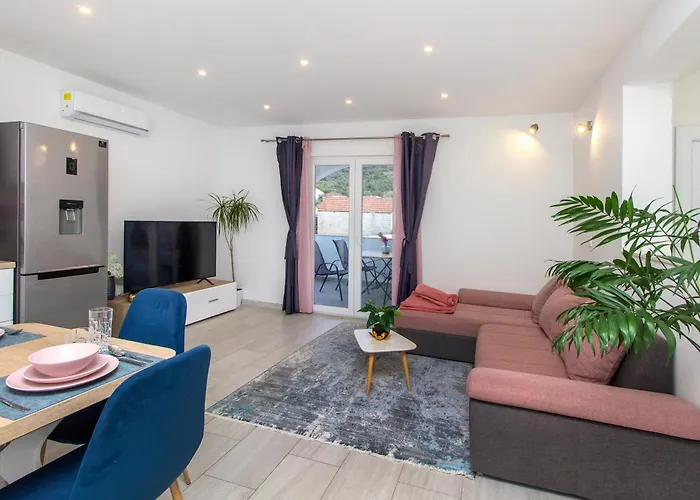 Dalmatian Child With Swimming Pool, Close To The Ξενοδοχείο με διαμερίσματα 3*