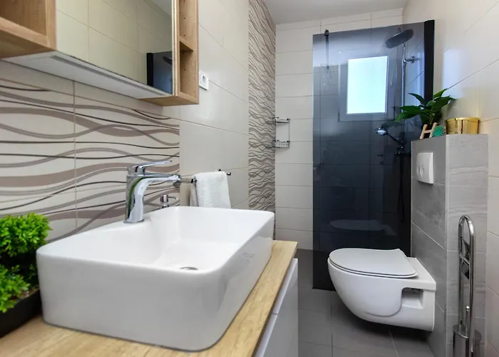 Dalmatian Child With Swimming Pool, Close To The 3* Vinišće