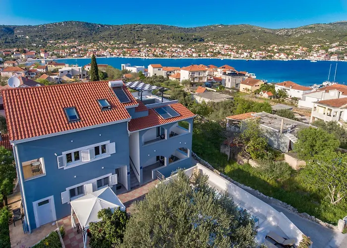 Ξενοδοχείο με διαμερίσματα Dalmatian Child With Swimming Pool, Close To The